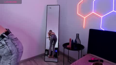 Snapshot of diana_garrett chatting on November 23, 2025, 1:27 am Diana online show from November 23, 2025, 1:27 am