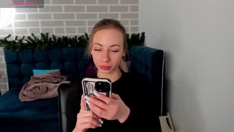 Snapshot of diana_garrett chatting on December 19, 2025, 1:23 am Diana online show from December 19, 2025, 1:23 am