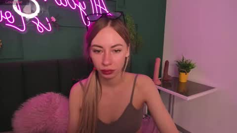 Snapshot of diana_garrett chatting on February 23, 2026, 2:42 am Diana online show from February 23, 2026, 2:42 am