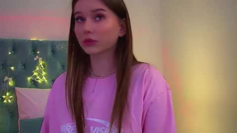 Snapshot of dianabecker chatting on December 4, 2025, 6:27 pm Diana online show from December 4, 2025, 6:27 pm