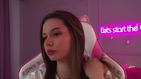 Snapshot of dianabecker chatting on December 15, 2025, 12:37 am Diana online show from December 15, 2025, 12:37 am