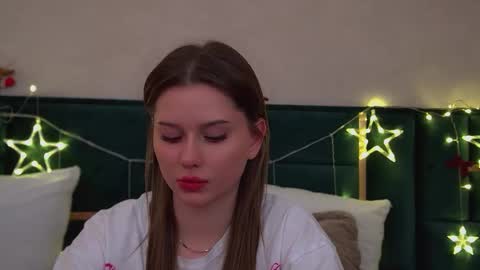 Snapshot of dianabecker chatting on December 16, 2025, 3:28 pm Diana online show from December 16, 2025, 3:28 pm