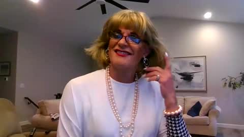 dianeheels online show from January 13, 2025, 3:26 pm