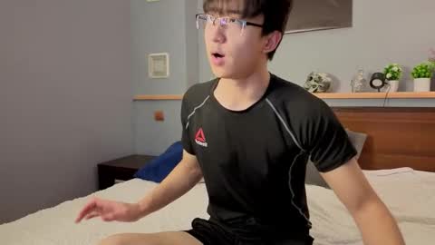 Snapshot of dianinav chatting on February 12, 2026, 12:11 pm Adam online show from February 12, 2026, 12:11 pm