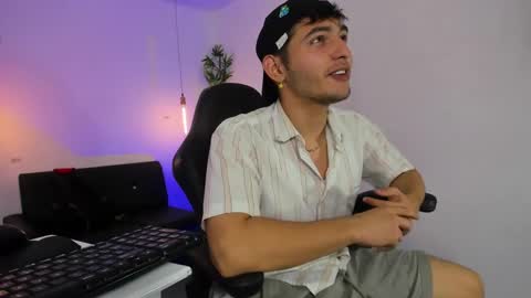 Snapshot of diegorogue_ chatting on December 9, 2024, 3:22 pm Diego rogue online show from December 9, 2024, 3:22 pm