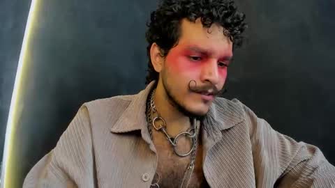 diemond_latinx98 online show from November 26, 2025, 5:58 pm