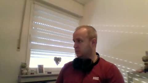 Snapshot of dienummer10 chatting on October 23, 2025, 7:51 am dienummer10 online show from October 23, 2025, 7:51 am