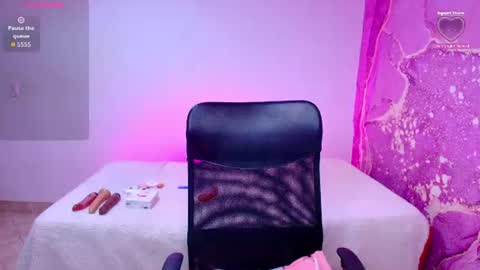 diiosa_latina online show from June 25, 2026, 7:18 pm