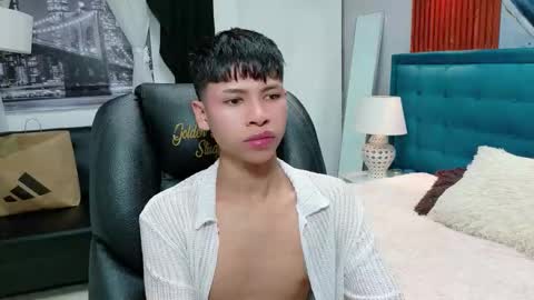 Snapshot of dilan_911 chatting on December 21, 2025, 5:53 pm DILAN online show from December 21, 2025, 5:53 pm