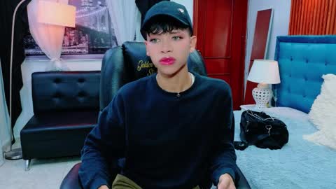  DILAN online show from May 17, 2026, 7:32 pm