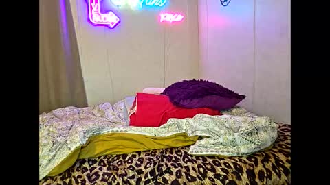 Sofie online show from May 30, 2026, 3:47 am