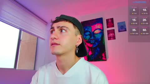 Julian Independent Model online show from November 23, 2025, 10:20 pm