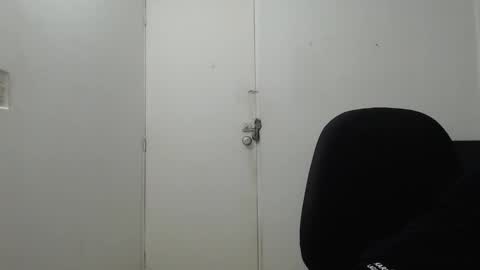 Snapshot of dimitri_quiet chatting on December 3, 2024, 6:15 am Dimitri online show from December 3, 2024, 6:15 am