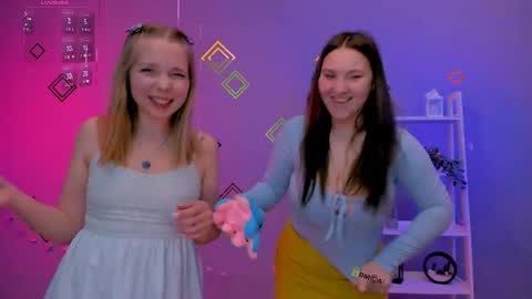 Snapshot of dina_bloom chatting on April 8, 2026, 6:41 pm dina_bloom online show from April 8, 2026, 6:41 pm
