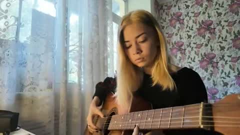 dinorahmroczkowski online show from September 26, 2025, 7:56 am