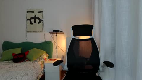 Anglica A online show from February 28, 2025, 8:07 pm