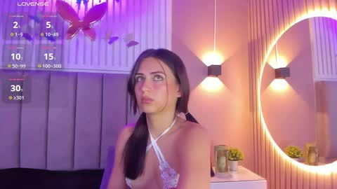 Snapshot of diosa_cristal chatting on February 19, 2025, 9:17 am Cristal online show from February 19, 2025, 9:17 am