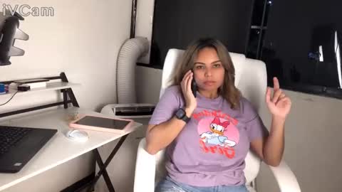 diosadeluniverso_ online show from November 5, 2025, 10:21 pm