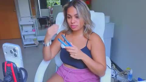 diosadeluniverso_ online show from April 13, 2026, 12:43 pm