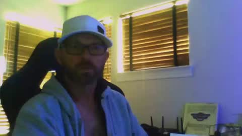 Snapshot of dirtrider15 chatting on March 4, 2025, 9:32 pm dirtrider15 online show from March 4, 2025, 9:32 pm