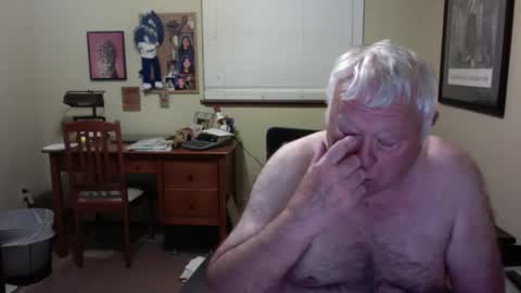 dirtrider195080438 online show from May 13, 2026, 5:05 am
