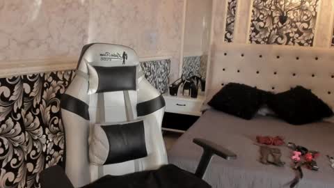 Snapshot of dirty_foxy chatting on January 20, 2025, 8:50 pm Violet online show from January 20, 2025, 8:50 pm