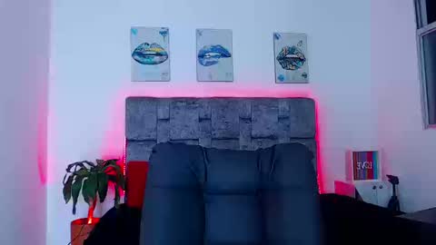 dirty model online show from September 19, 2025, 6:48 am