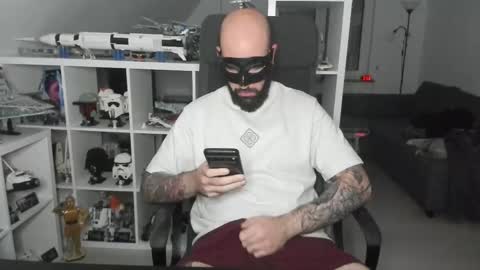 Snapshot of dirtybalws chatting on November 2, 2025, 12:02 am Robert online show from November 2, 2025, 12:02 am