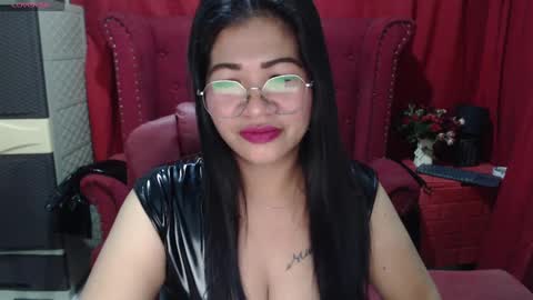 LatexQueen online show from December 5, 2024, 2:22 pm