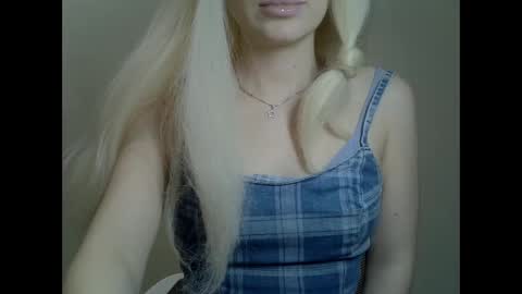 DitaMilton online show from January 21, 2025, 8:32 pm