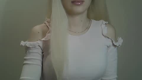 DitaMilton online show from January 31, 2025, 1:23 pm