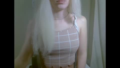 DitaMilton online show from October 5, 2025, 7:56 pm