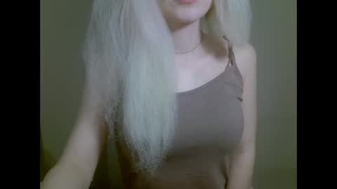 DitaMilton online show from October 26, 2025, 6:47 pm