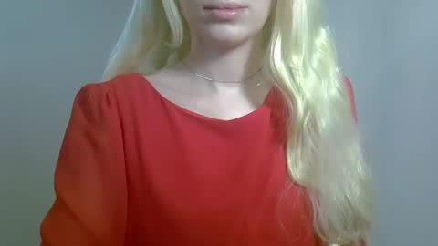 DitaMilton online show from November 22, 2025, 3:44 pm