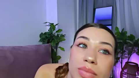 Tia online show from May 13, 2026, 6:49 pm