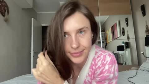 Snapshot of divine_beauty_girl chatting on February 6, 2025, 12:37 pm Valerie online show from February 6, 2025, 12:37 pm