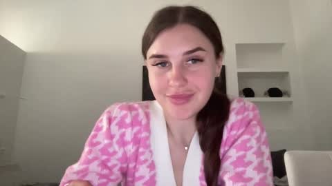 Snapshot of divine_beauty_girl chatting on March 6, 2025, 10:09 am Valerie online show from March 6, 2025, 10:09 am