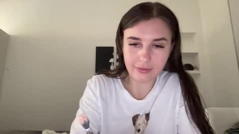 Snapshot of divine_beauty_girl chatting on March 7, 2025, 11:40 am Valerie online show from March 7, 2025, 11:40 am