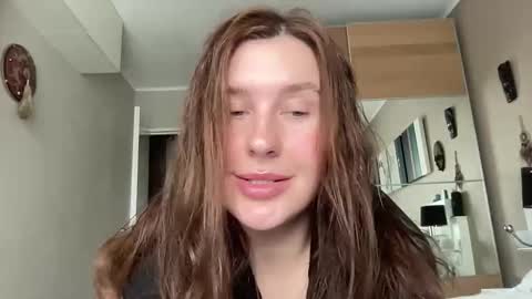 Snapshot of divine_beauty_girl chatting on October 21, 2025, 10:27 am Valerie online show from October 21, 2025, 10:27 am