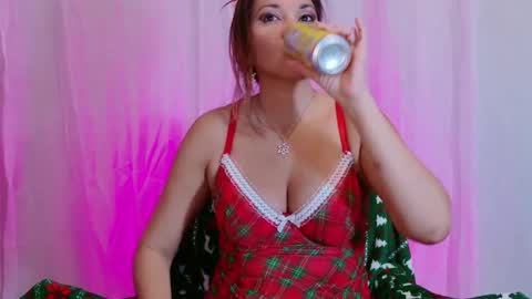 Snapshot of divinelynn chatting on December 20, 2024, 6:56 pm DivineLynn online show from December 20, 2024, 6:56 pm