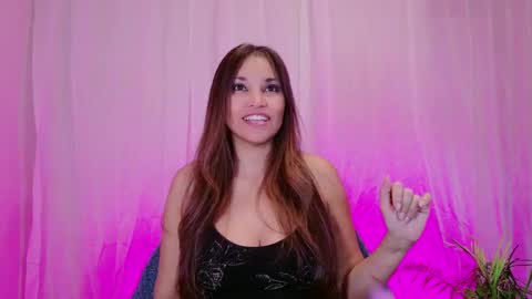 Snapshot of divinelynn chatting on January 19, 2025, 6:53 pm DivineLynn online show from January 19, 2025, 6:53 pm