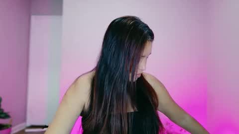 Snapshot of divinelynn chatting on November 3, 2025, 2:29 pm DivineLynn online show from November 3, 2025, 2:29 pm