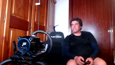 Snapshot of divitimido chatting on December 4, 2025, 12:42 am divitimido online show from December 4, 2025, 12:42 am