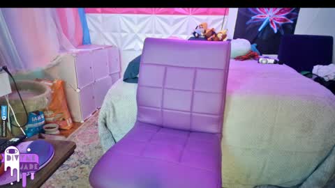 Snapshot of divynejade chatting on December 15, 2024, 8:15 pm Jade Divyne online show from December 15, 2024, 8:15 pm