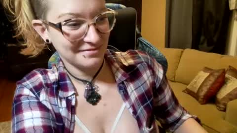 dixie_comanche online show from January 13, 2025, 7:11 am