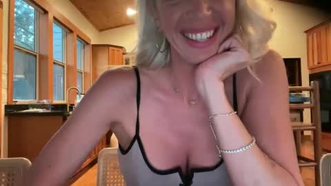 Snapshot of dixieinthewilde chatting on September 21, 2025, 1:18 am dixieinthewilde online show from September 21, 2025, 1:18 am