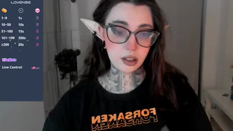 Snapshot of dixipixi_ chatting on October 19, 2025, 5:41 am dixipixi_ online show from October 19, 2025, 5:41 am