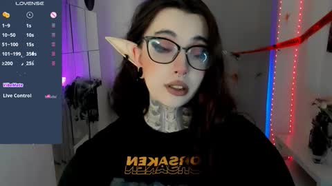 Snapshot of dixipixi_ chatting on October 24, 2025, 5:59 am dixipixi_ online show from October 24, 2025, 5:59 am