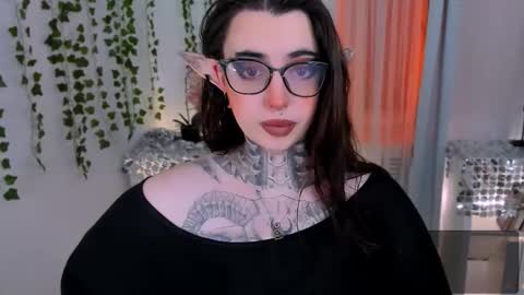 Snapshot of dixipixi_ chatting on December 19, 2025, 5:36 am dixipixi_ online show from December 19, 2025, 5:36 am