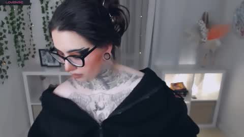 Snapshot of dixipixi_ chatting on February 8, 2026, 5:44 am dixipixi_ online show from February 8, 2026, 5:44 am